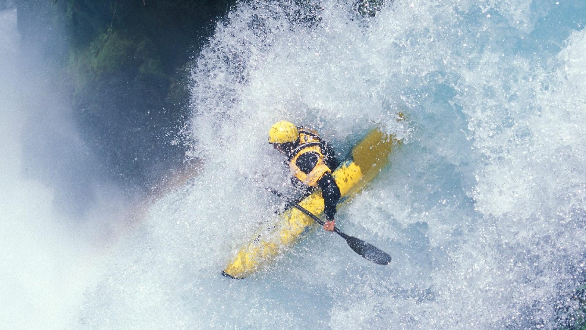 史上最“炸裂”长距离投篮！库里在对阵魔术中投出距离超过70英尺的三分球！